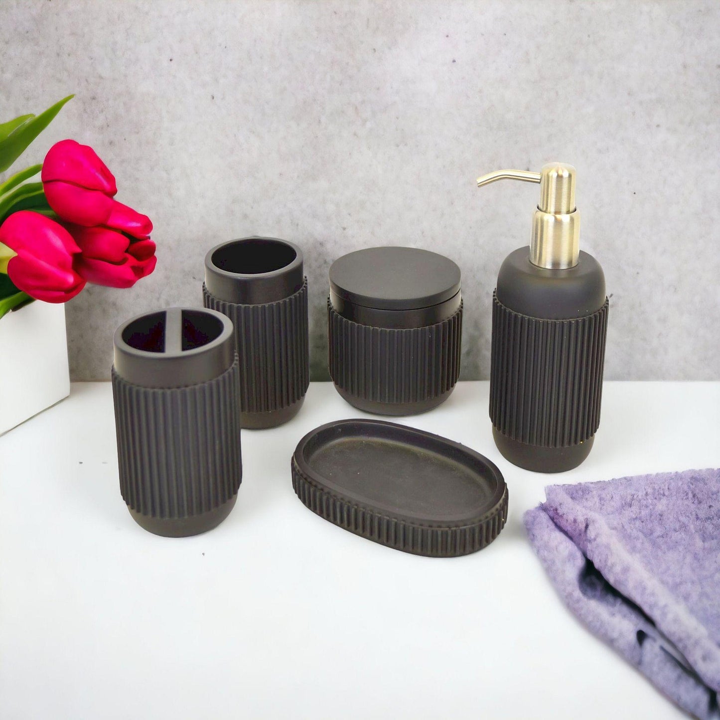 Bathroom Set of black ribbed design - Nature Home Decor