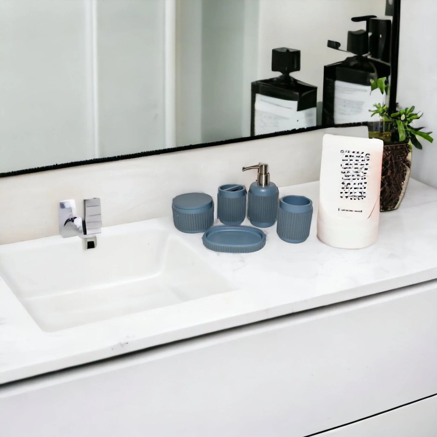 Bathroom Accessory Set of Grey Ribbed Design - Nature Home Decor